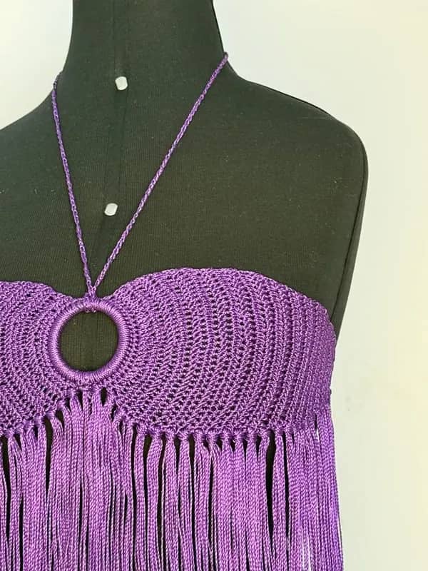 Detalhe da argola e da trama do bandeau roxo